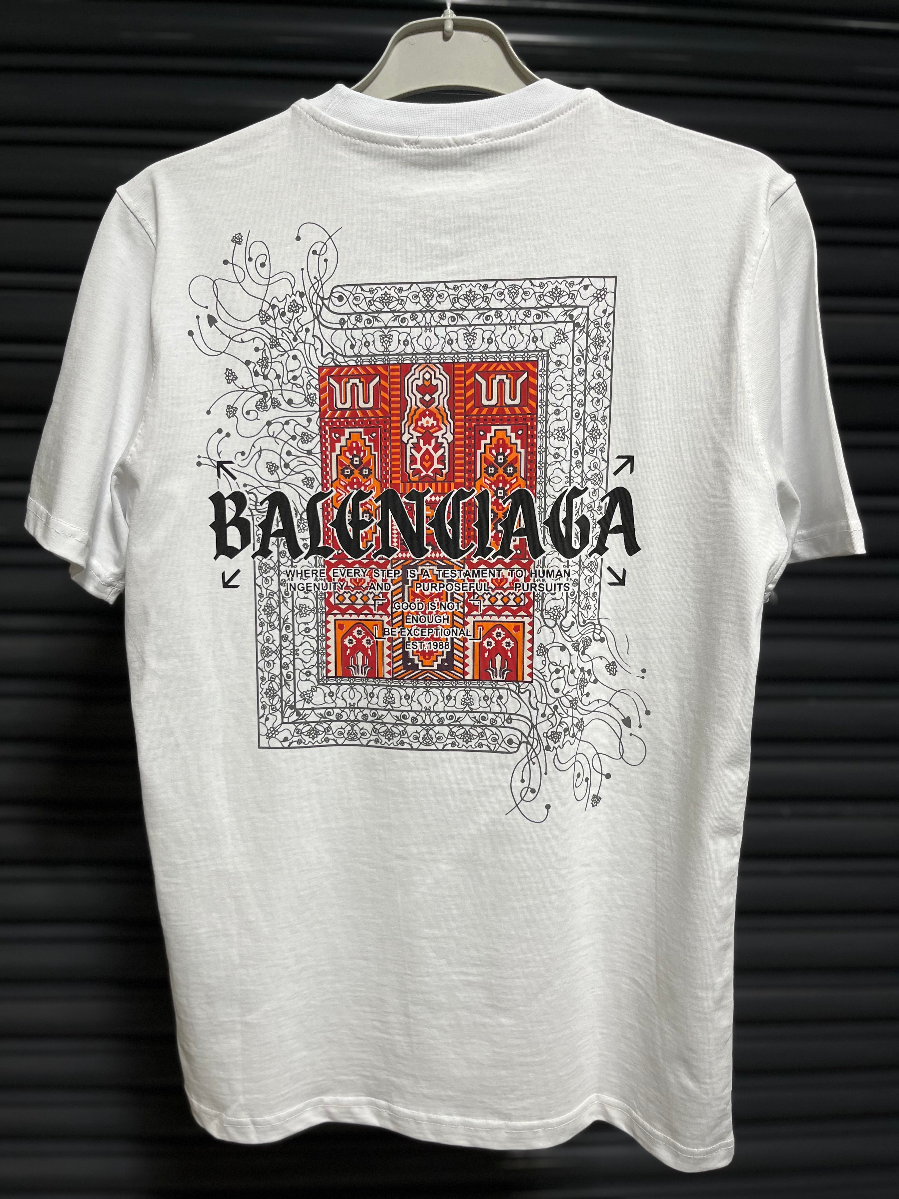 Balenciaga halı desenli t-shirt