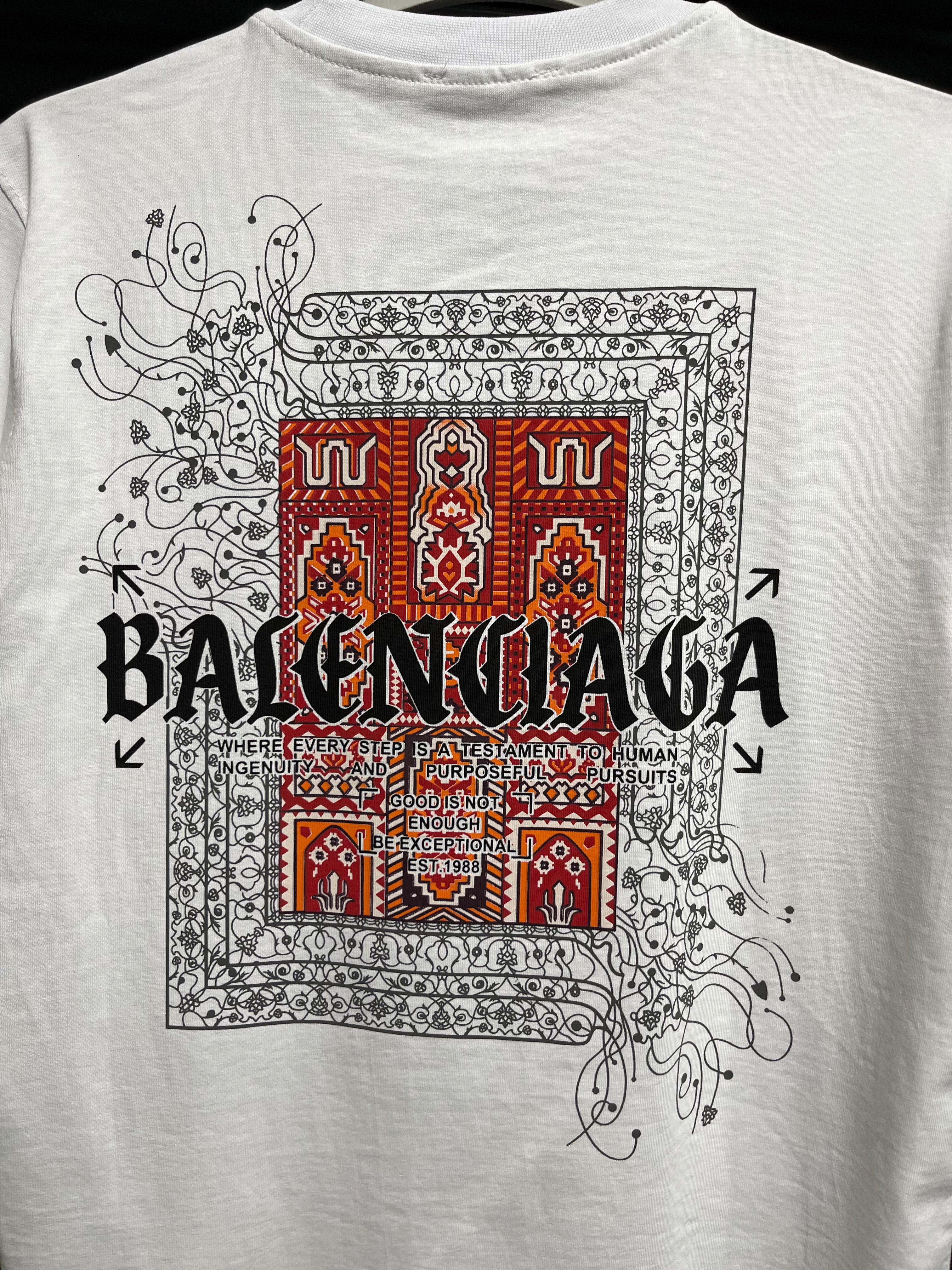 Balenciaga halı desenli t-shirt