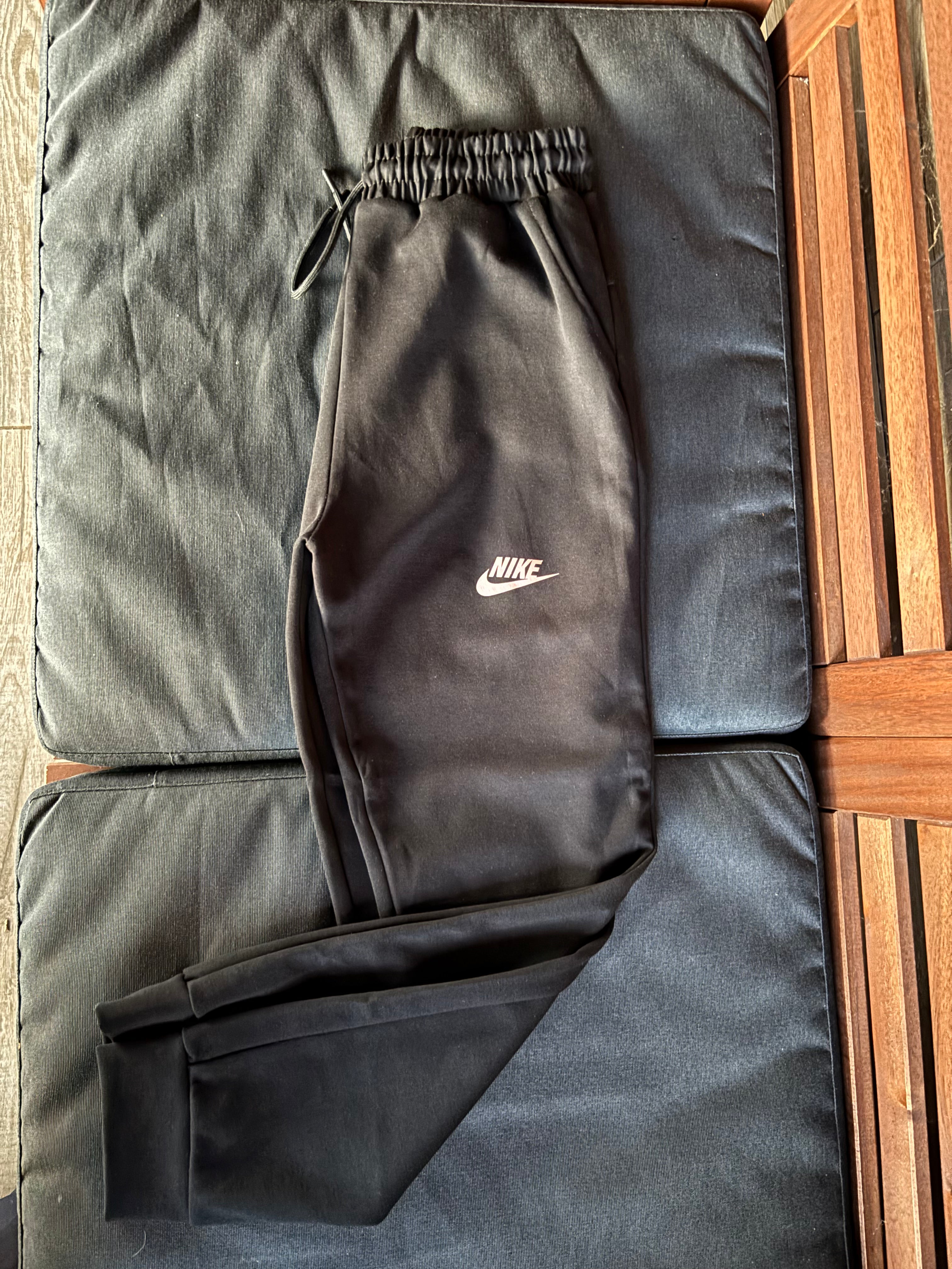 Nike Syna Premium – Yüksek Gramajlı Orijinal Kesim Eşofman