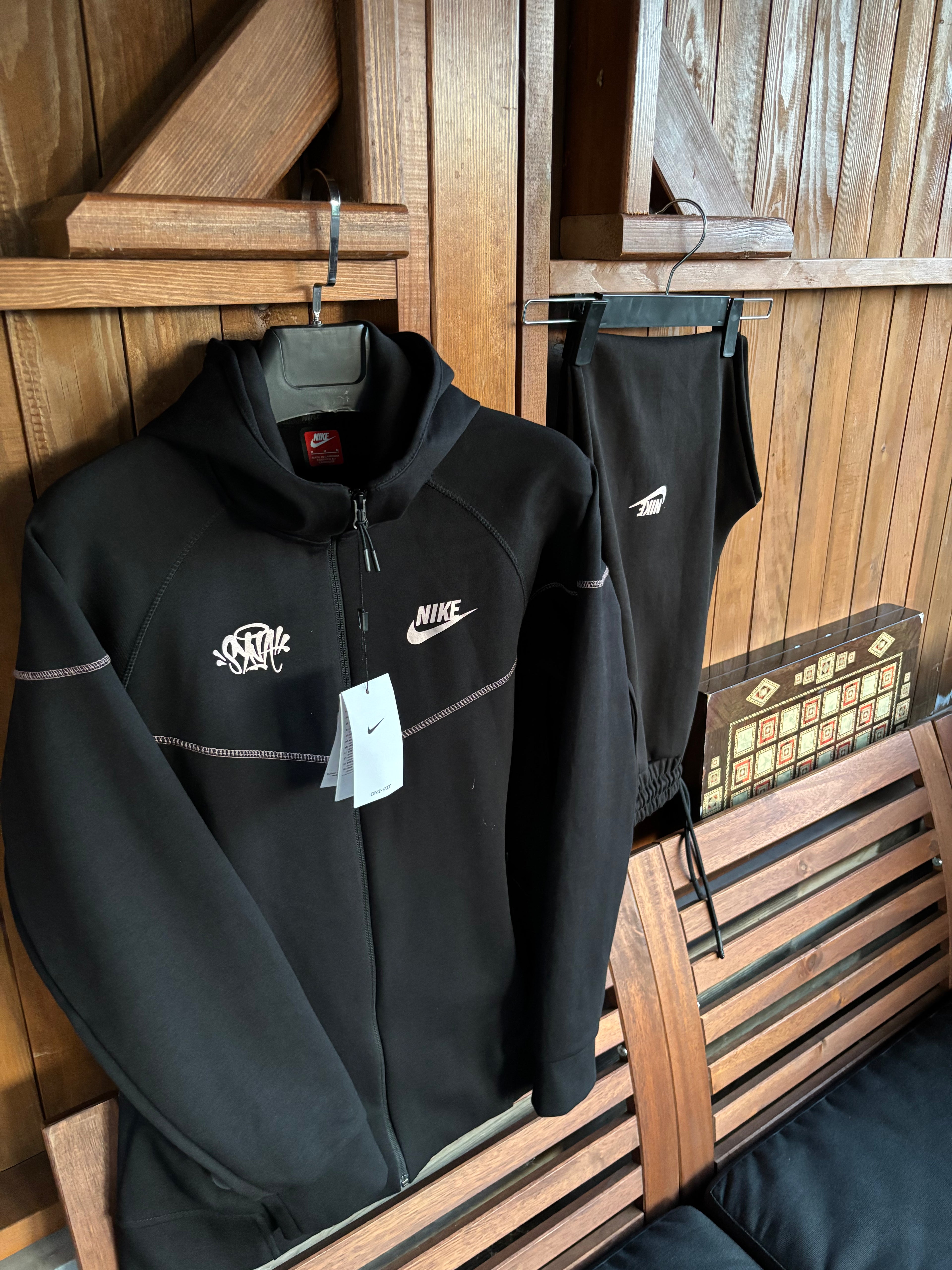 Nike Syna Premium – Yüksek Gramajlı Orijinal Kesim Eşofman