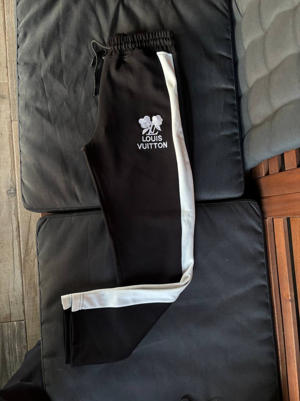Louis Vuitton Europe Fit – Nakışlı Double Pike Eşofman