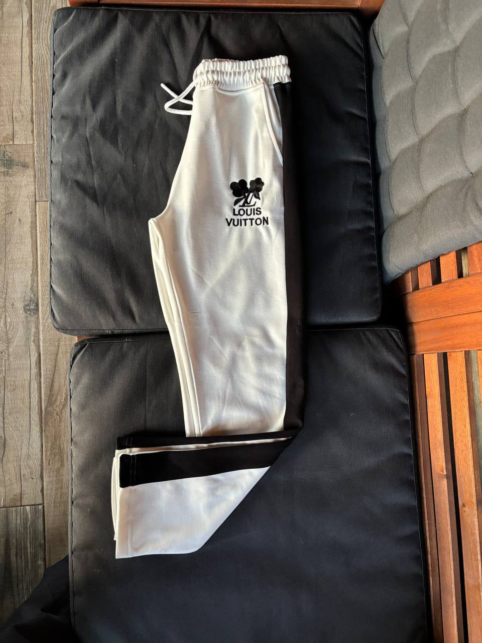 Louis Vuitton Europe Fit – Nakışlı Double Pike Eşofman