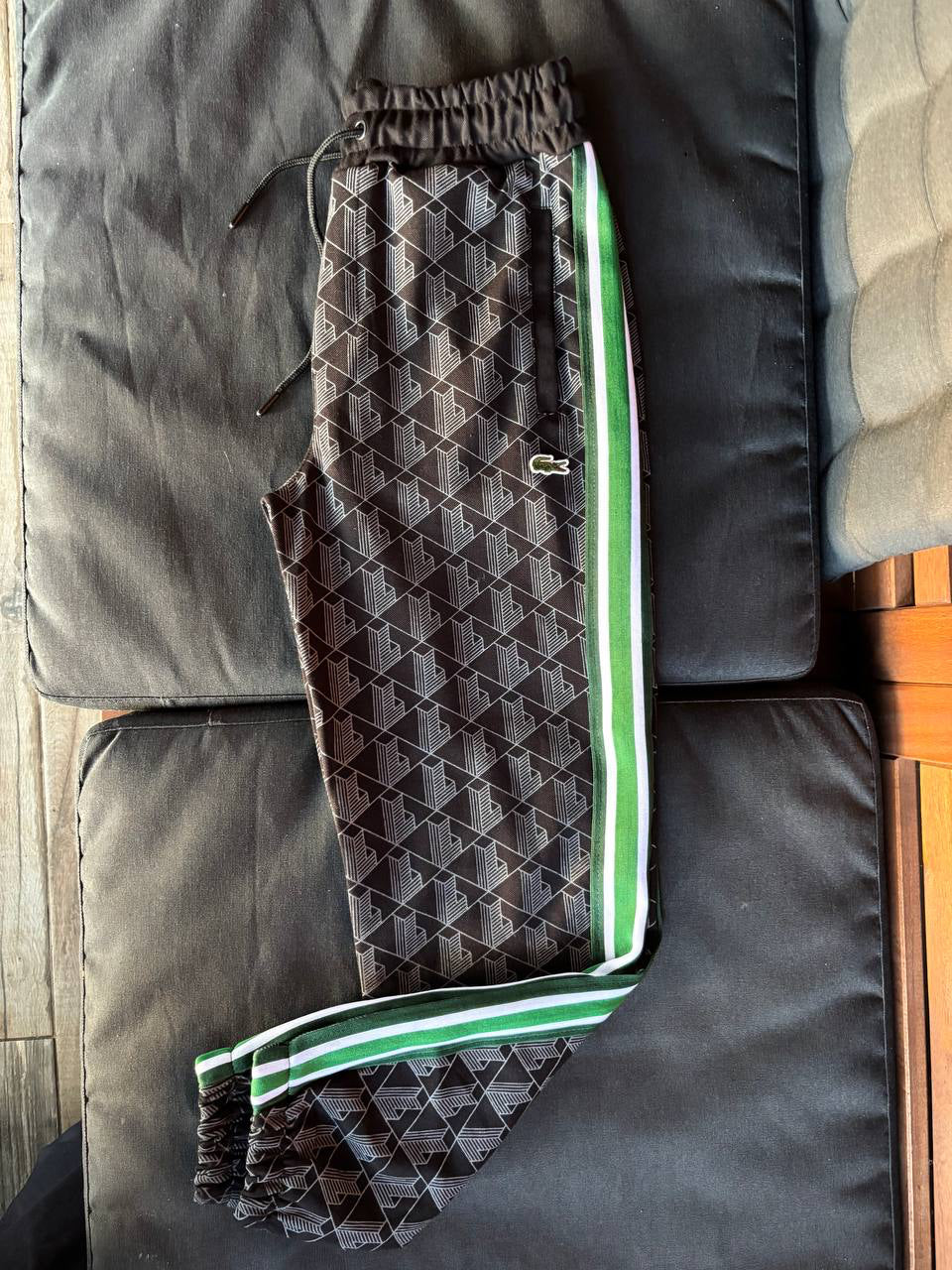 Lacoste Monogram – Europe Fit Şeritli Eşofman