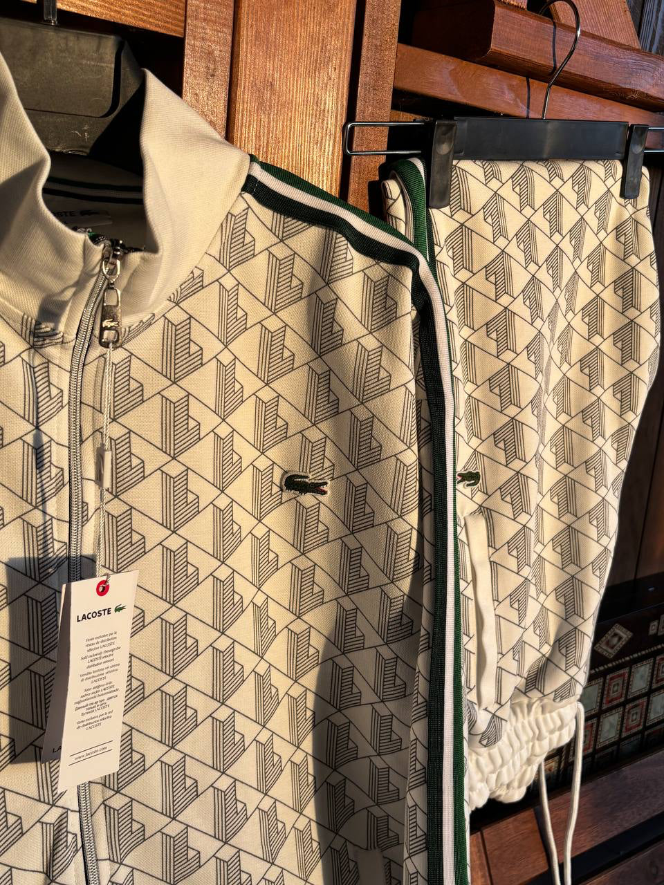 Lacoste Monogram – Europe Fit Şeritli Eşofman