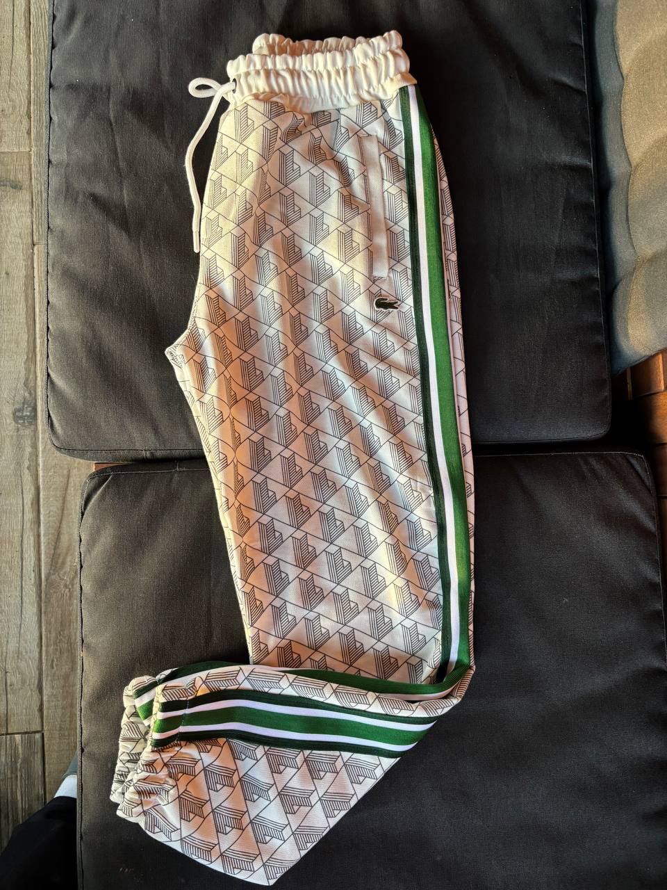 Lacoste Monogram – Europe Fit Şeritli Eşofman