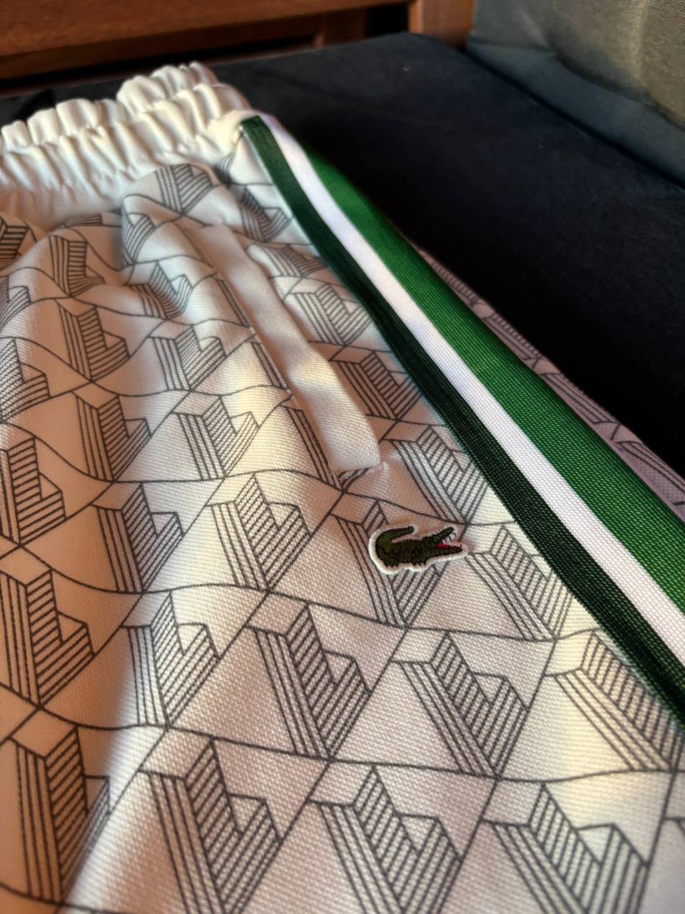 Lacoste Monogram – Europe Fit Şeritli Eşofman